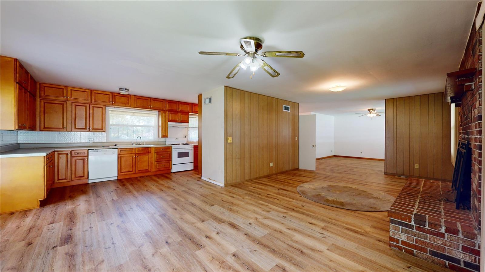 408 S APOPKA AVE, INVERNESS, FL, 34452