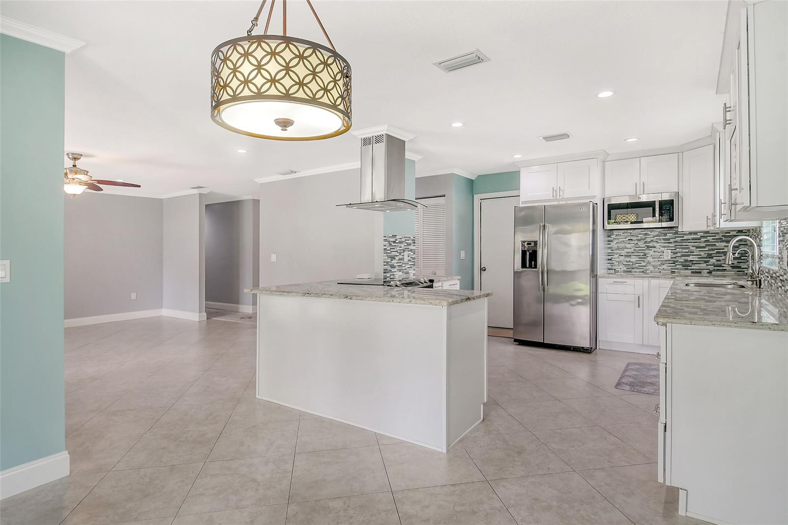 2480 MCGUFFY CIR, SARASOTA, FL, 34235