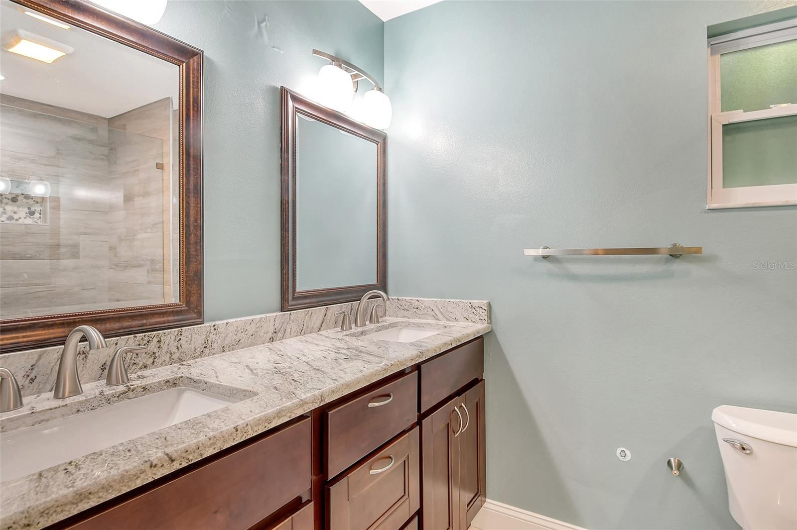 2480 MCGUFFY CIR, SARASOTA, FL, 34235