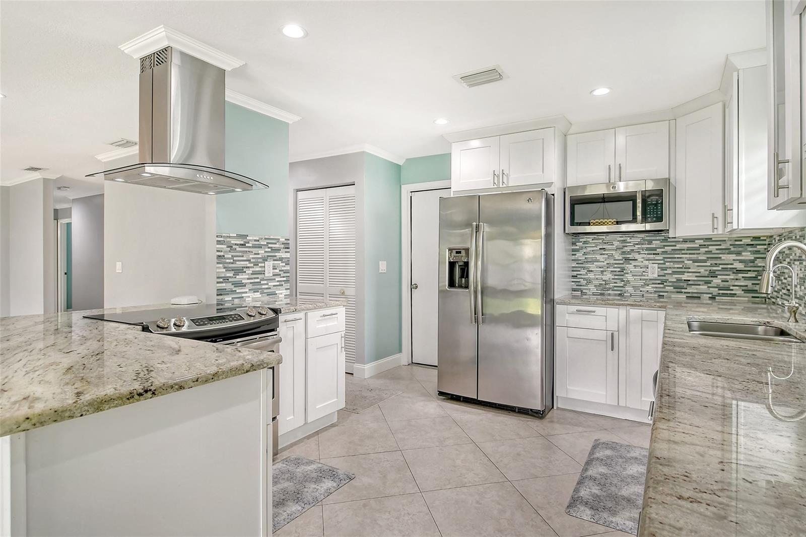 2480 MCGUFFY CIR, SARASOTA, FL, 34235