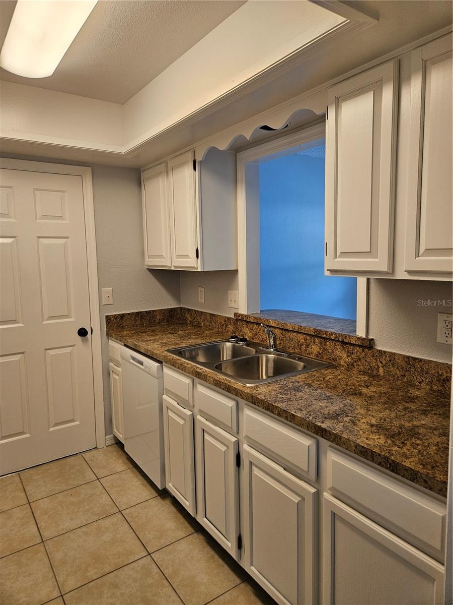 733 E ALFRED ST, TAVARES, FL, 32778