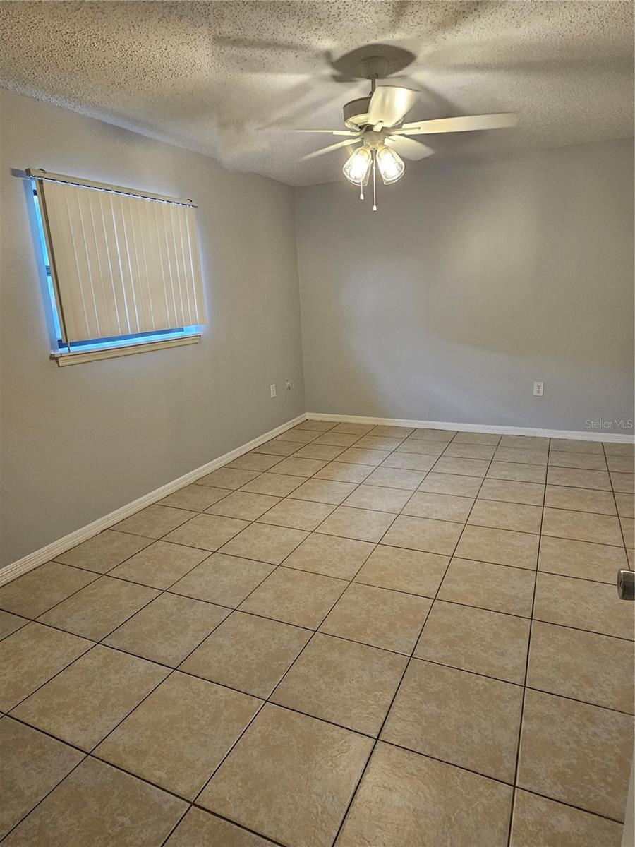 733 E ALFRED ST, TAVARES, FL, 32778