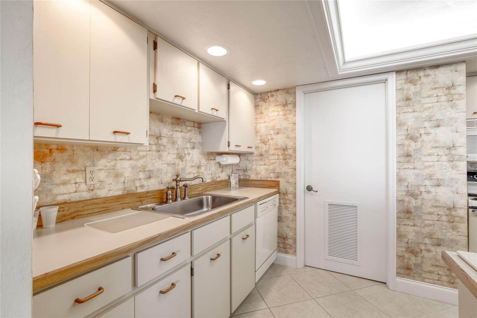 1513 OCEAN SHORE BLVD #3C, ORMOND BEACH, FL, 32176