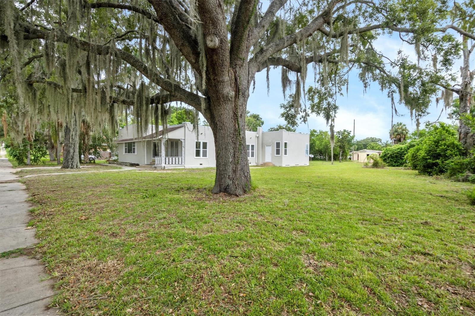 417 E SEMINOLE AVE, LAKE WALES, FL, 33853