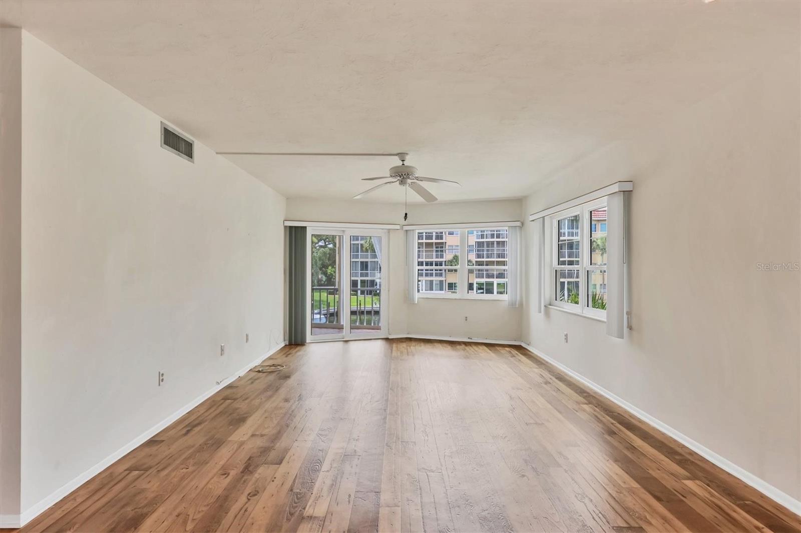 1300 N PORTOFINO DR #208, SARASOTA, FL, 34242