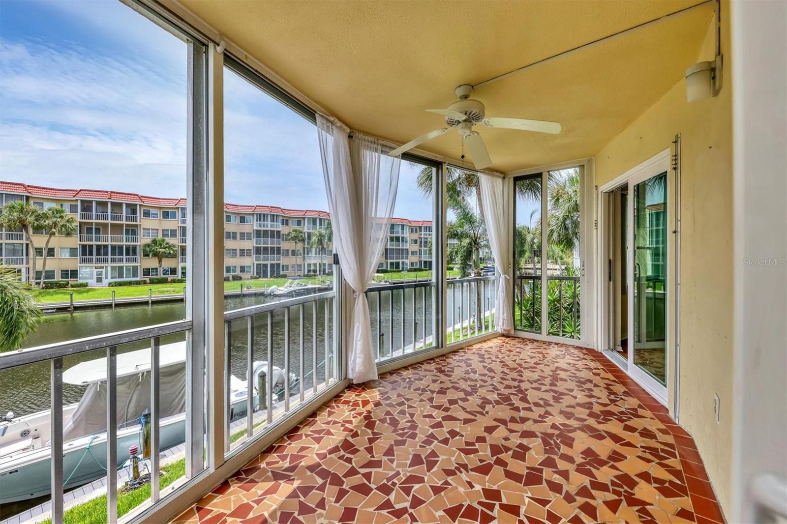 1300 N PORTOFINO DR #208, SARASOTA, FL, 34242