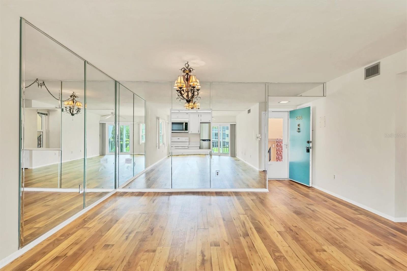 1300 N PORTOFINO DR #208, SARASOTA, FL, 34242