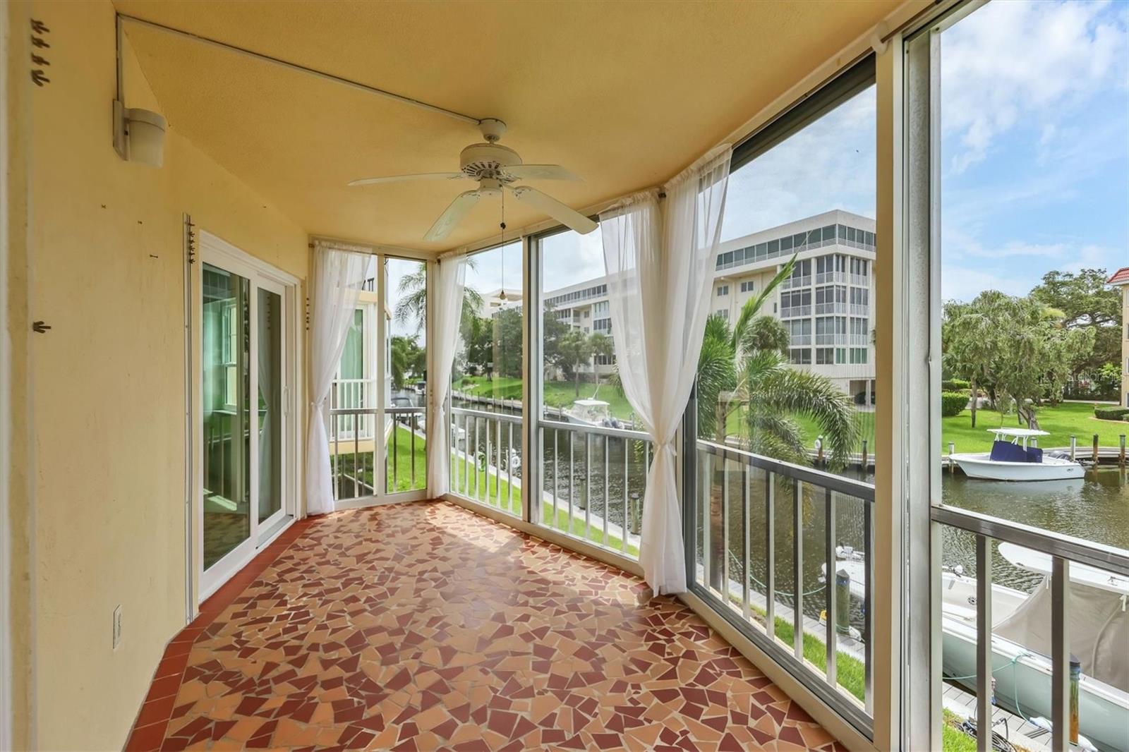 1300 N PORTOFINO DR #208, SARASOTA, FL, 34242