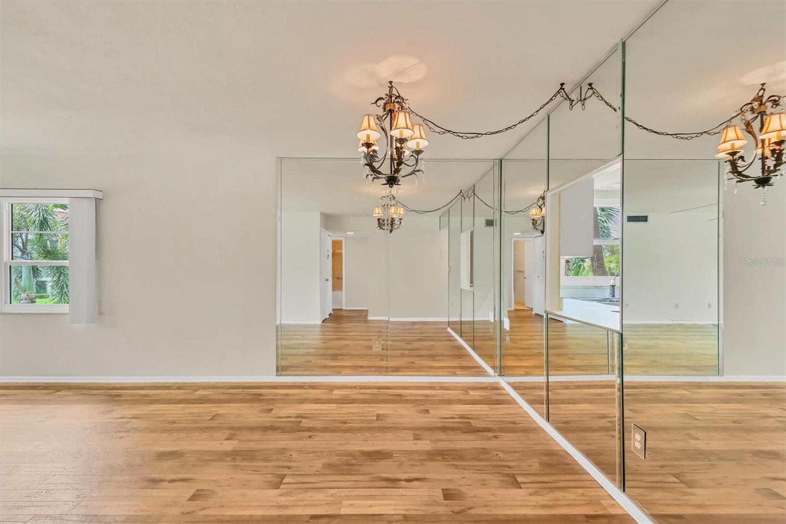 1300 N PORTOFINO DR #208, SARASOTA, FL, 34242