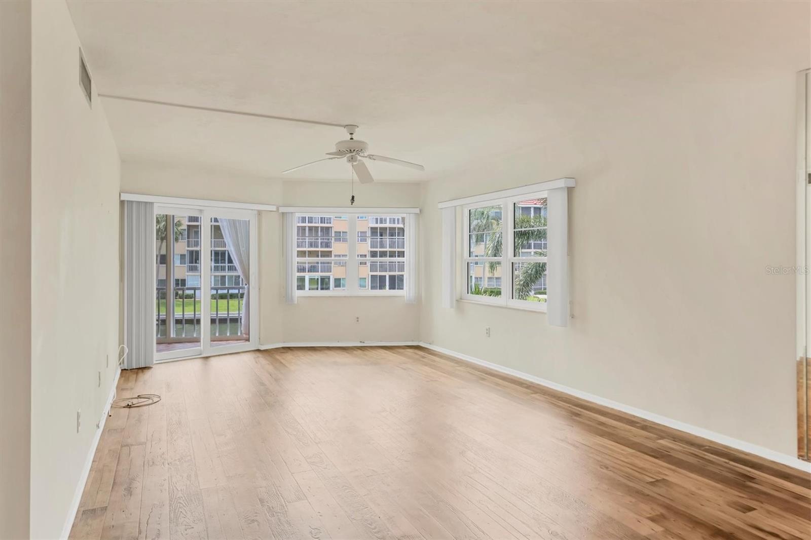 1300 N PORTOFINO DR #208, SARASOTA, FL, 34242