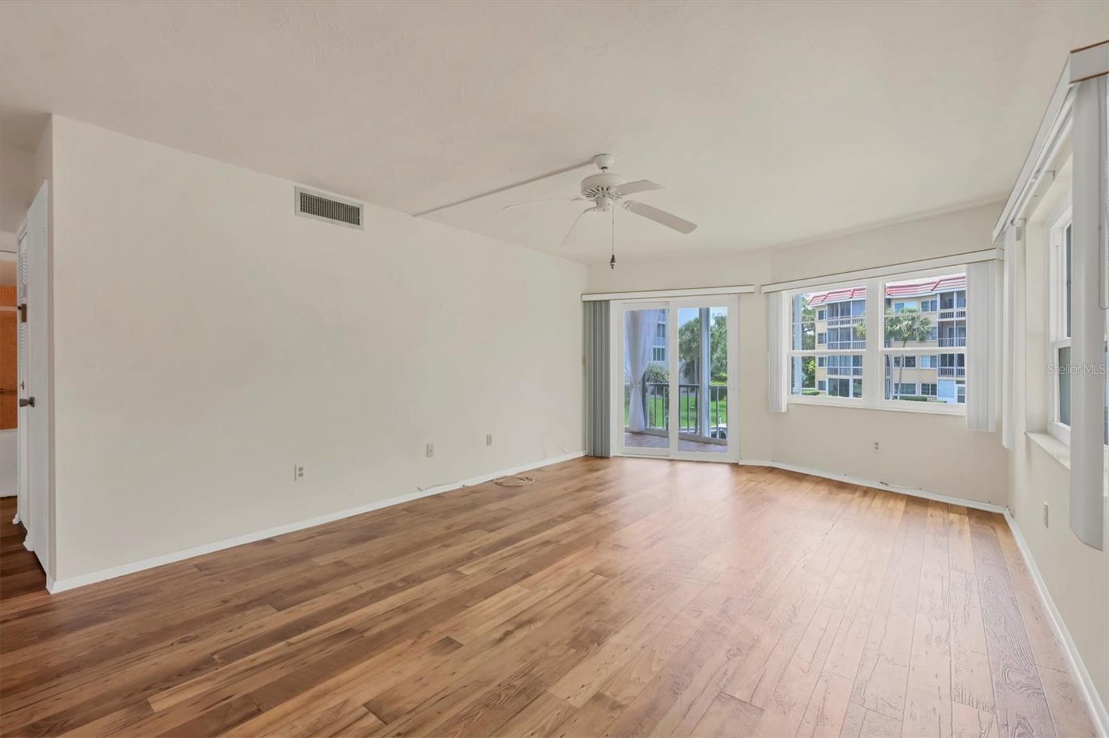 1300 N PORTOFINO DR #208, SARASOTA, FL, 34242