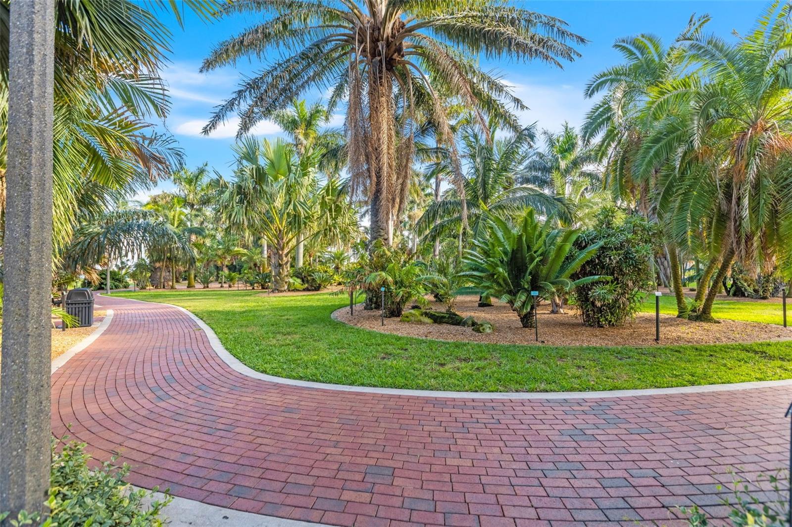 1200 N SHORE DR NE #301, ST PETERSBURG, FL, 33701