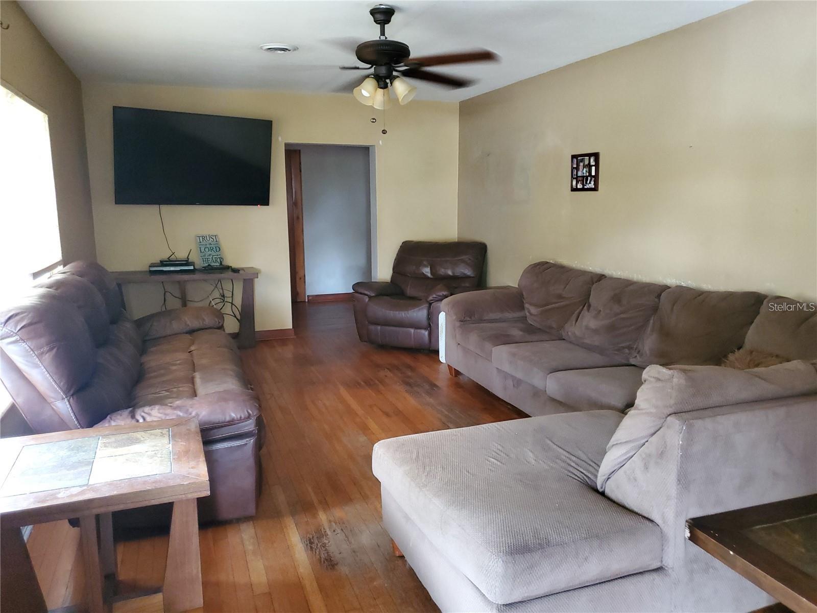 1050 S MAIN AVE, GROVELAND, FL, 34736
