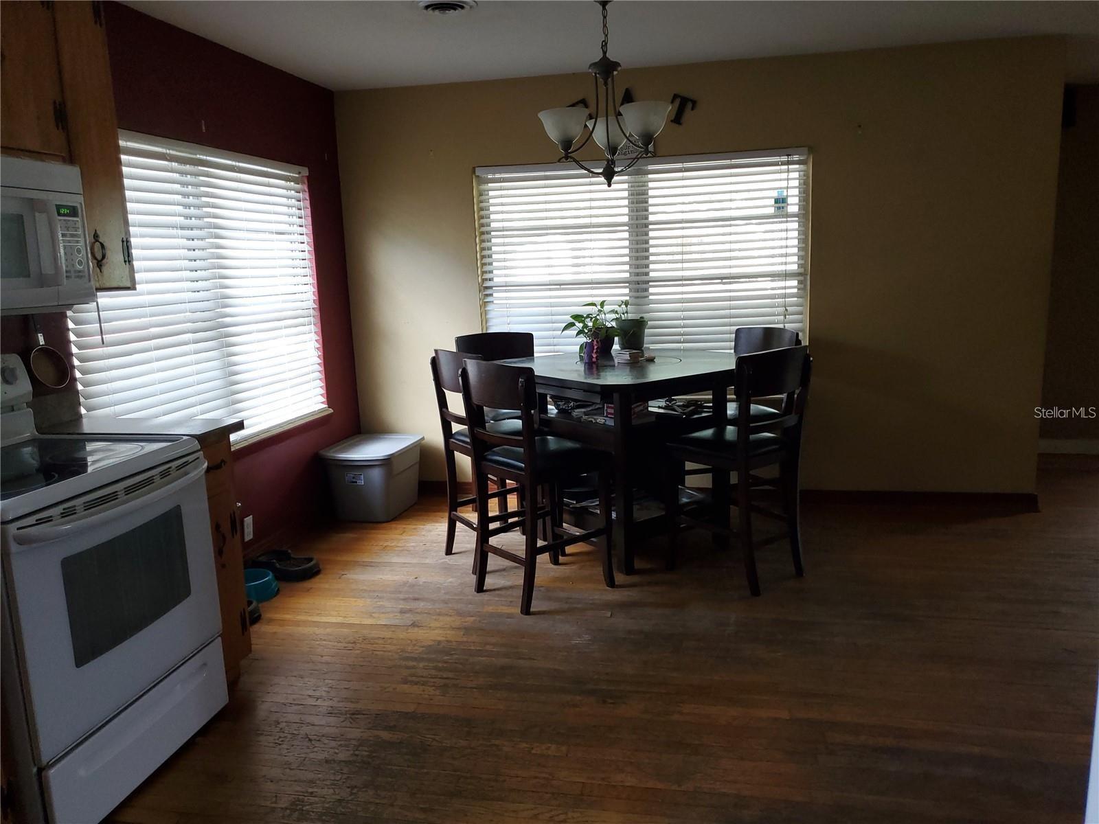 1050 S MAIN AVE, GROVELAND, FL, 34736