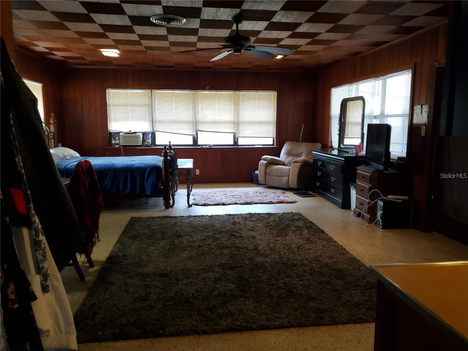 1050 S MAIN AVE, GROVELAND, FL, 34736