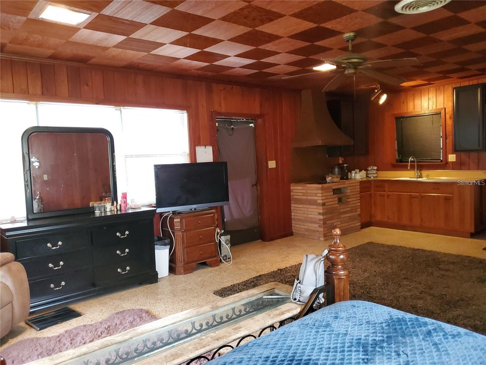 1050 S MAIN AVE, GROVELAND, FL, 34736