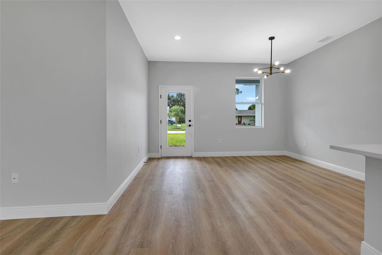 924 TROPICAL AVE NW, PORT CHARLOTTE, FL, 33948