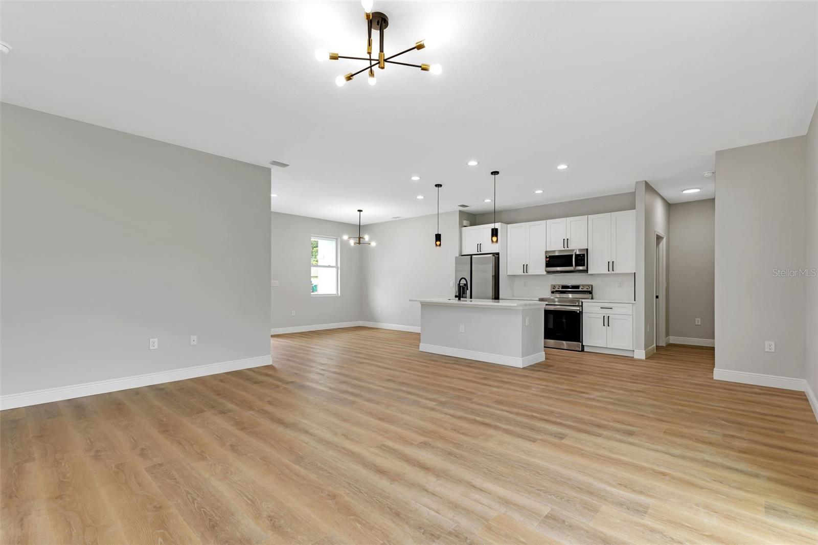 924 TROPICAL AVE NW, PORT CHARLOTTE, FL, 33948