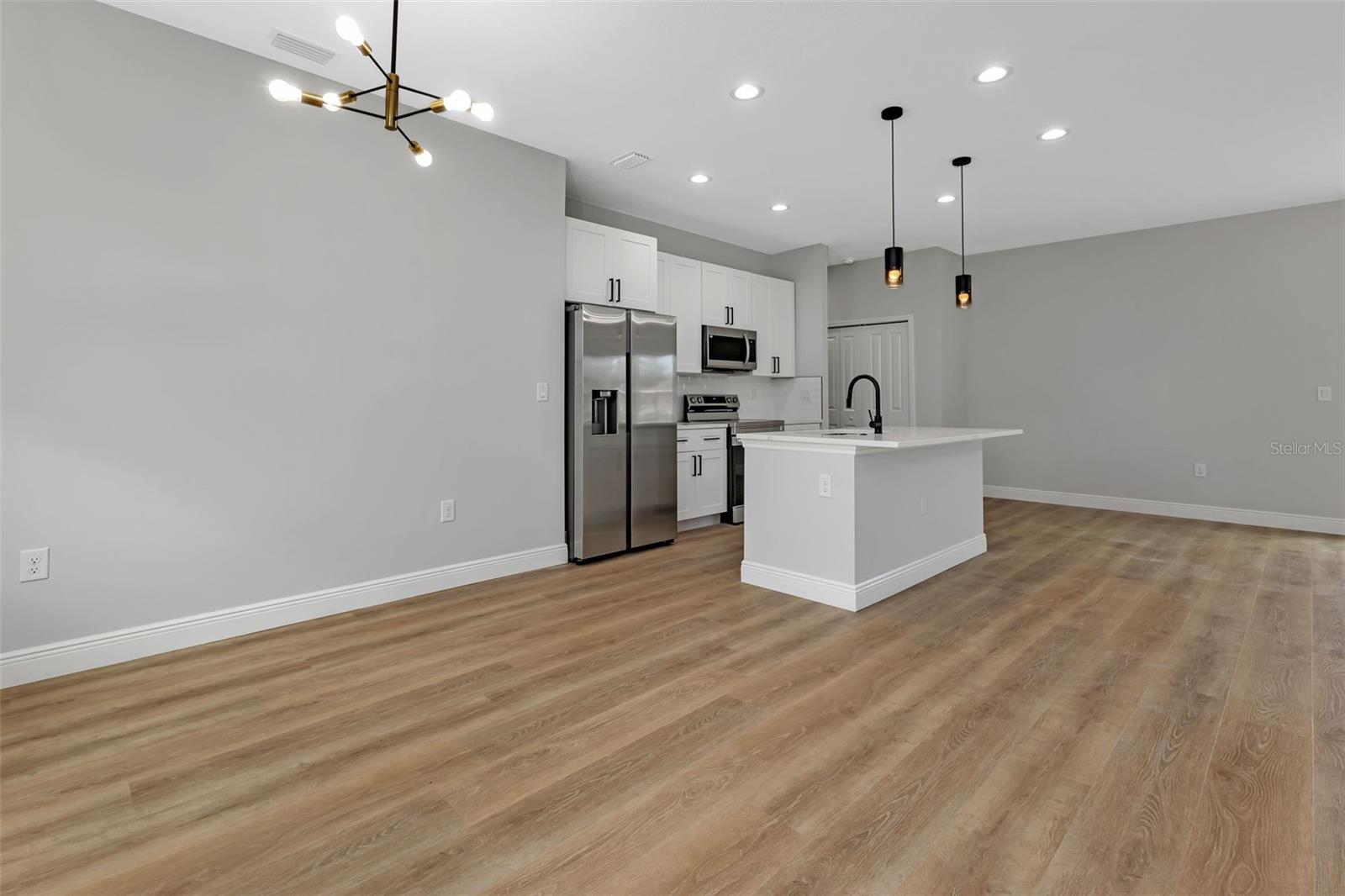 924 TROPICAL AVE NW, PORT CHARLOTTE, FL, 33948