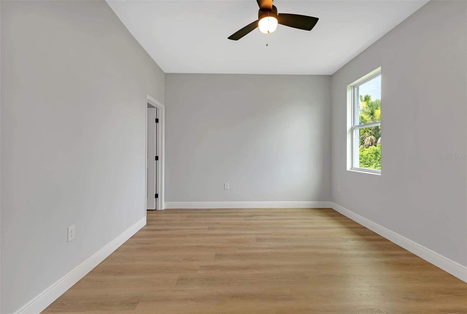 924 TROPICAL AVE NW, PORT CHARLOTTE, FL, 33948