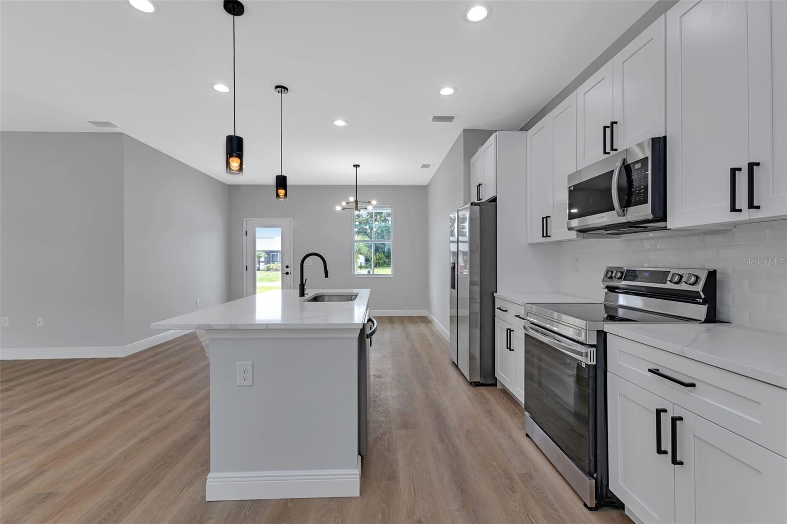 924 TROPICAL AVE NW, PORT CHARLOTTE, FL, 33948