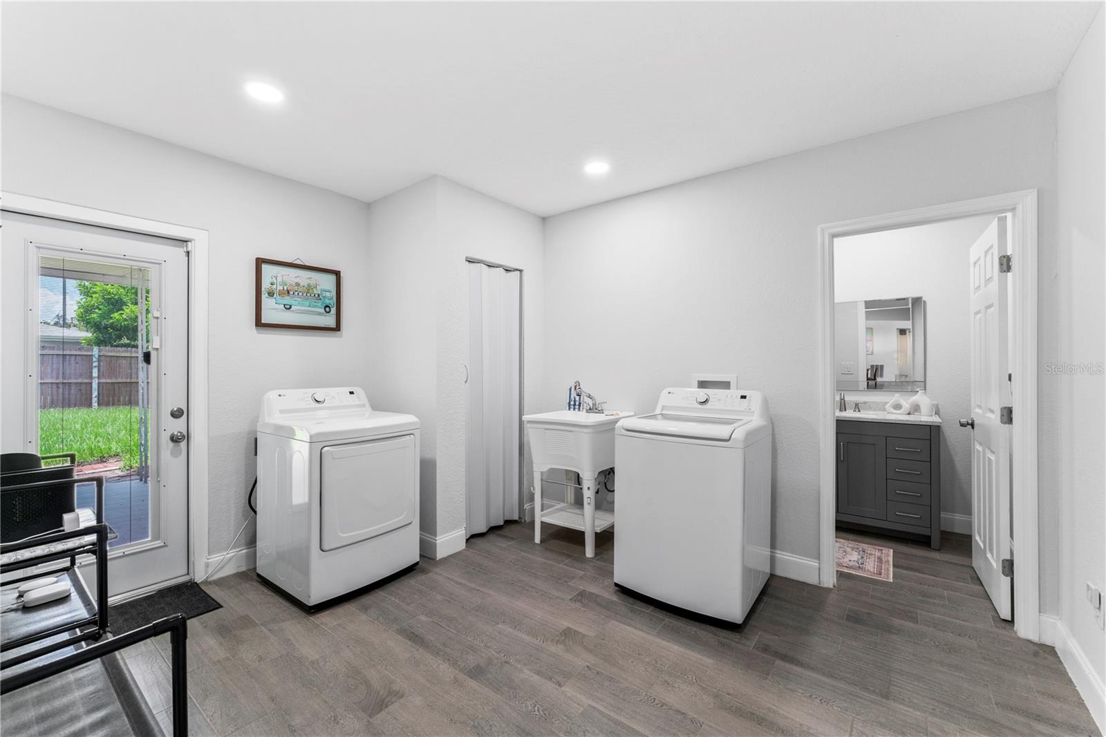 949 LAKE DR, DUNEDIN, FL, 34698