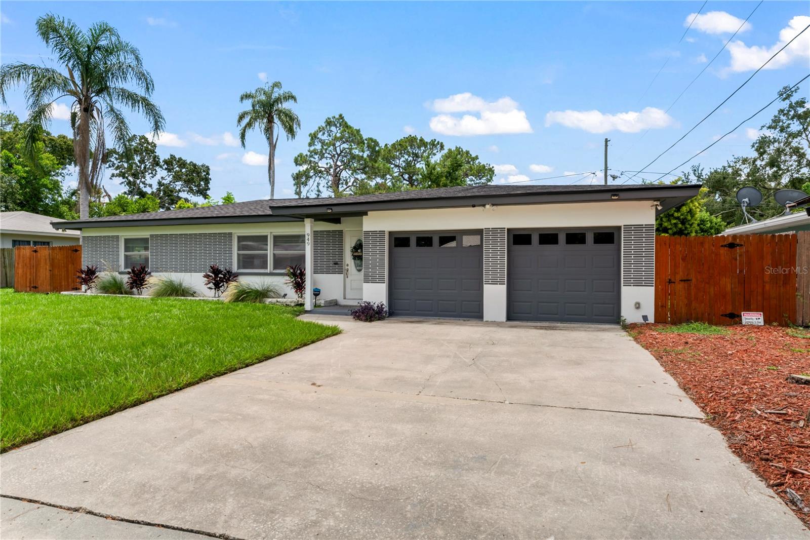 949 LAKE DR, DUNEDIN, FL, 34698