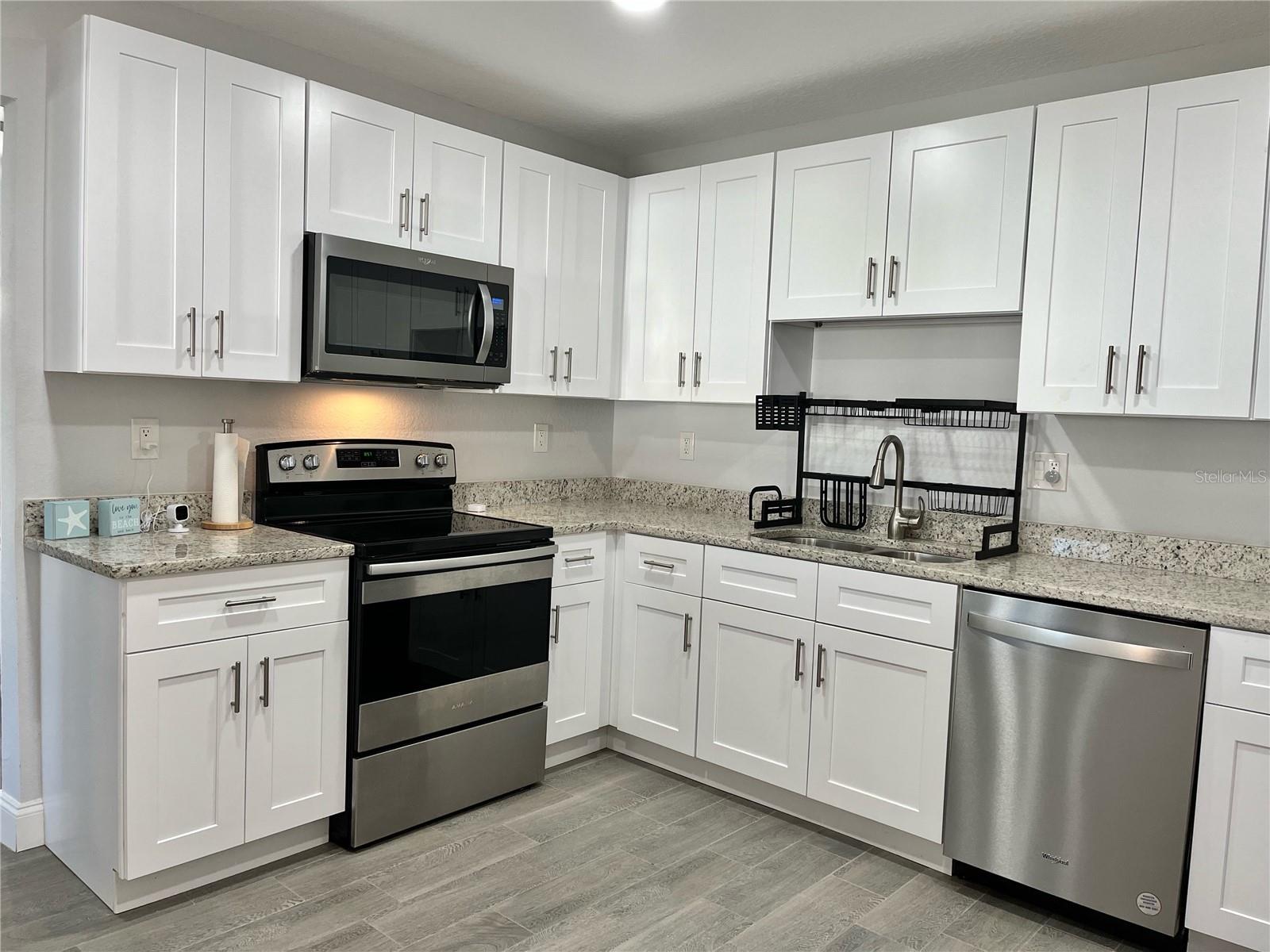 949 LAKE DR, DUNEDIN, FL, 34698