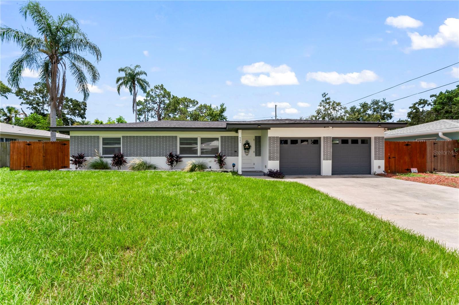 949 LAKE DR, DUNEDIN, FL, 34698