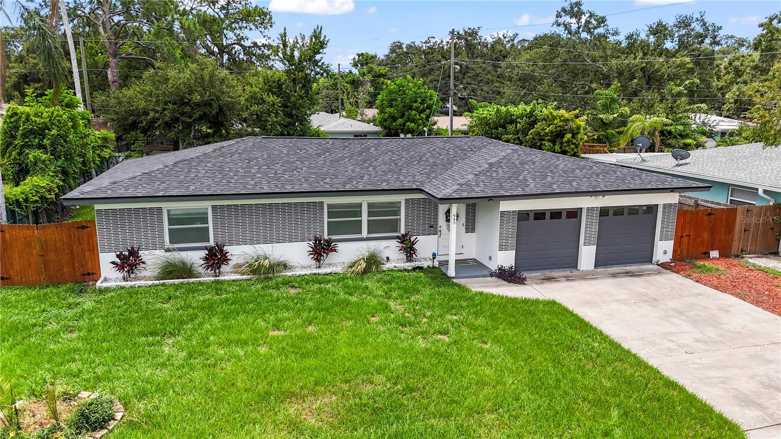 949 LAKE DR, DUNEDIN, FL, 34698