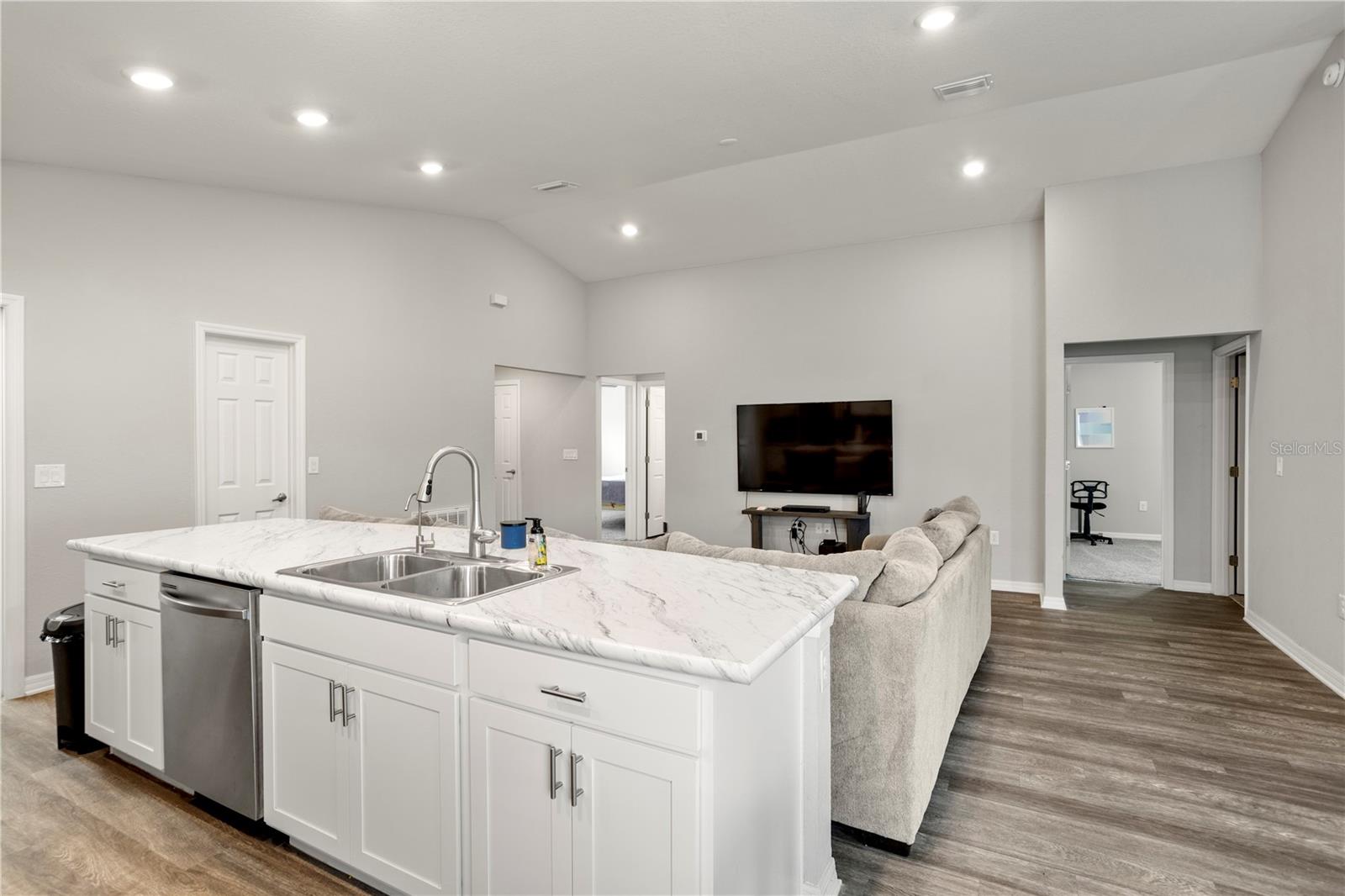102 EAGLE SUMMIT DR, RUSKIN, FL, 33570