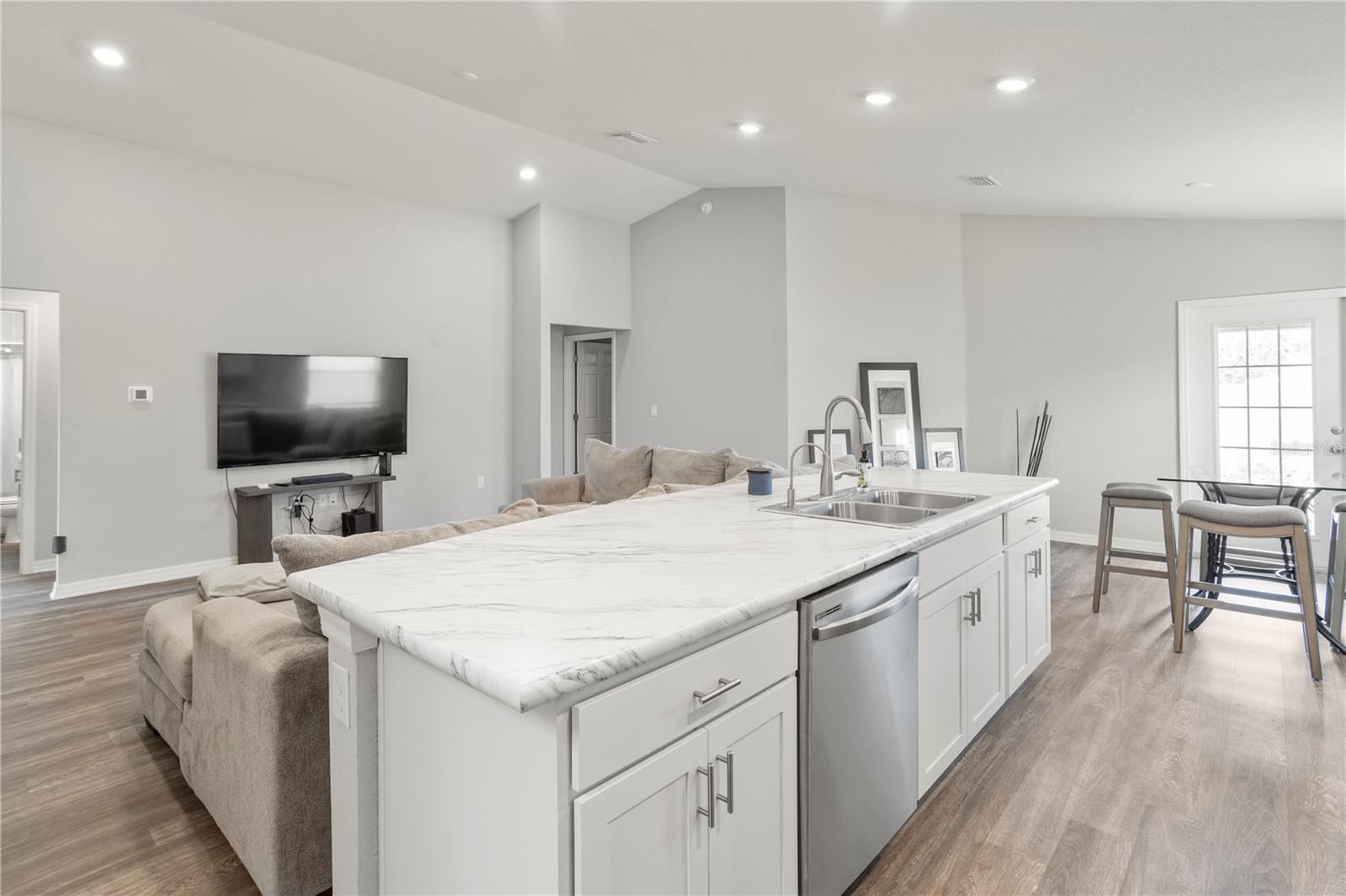 102 EAGLE SUMMIT DR, RUSKIN, FL, 33570