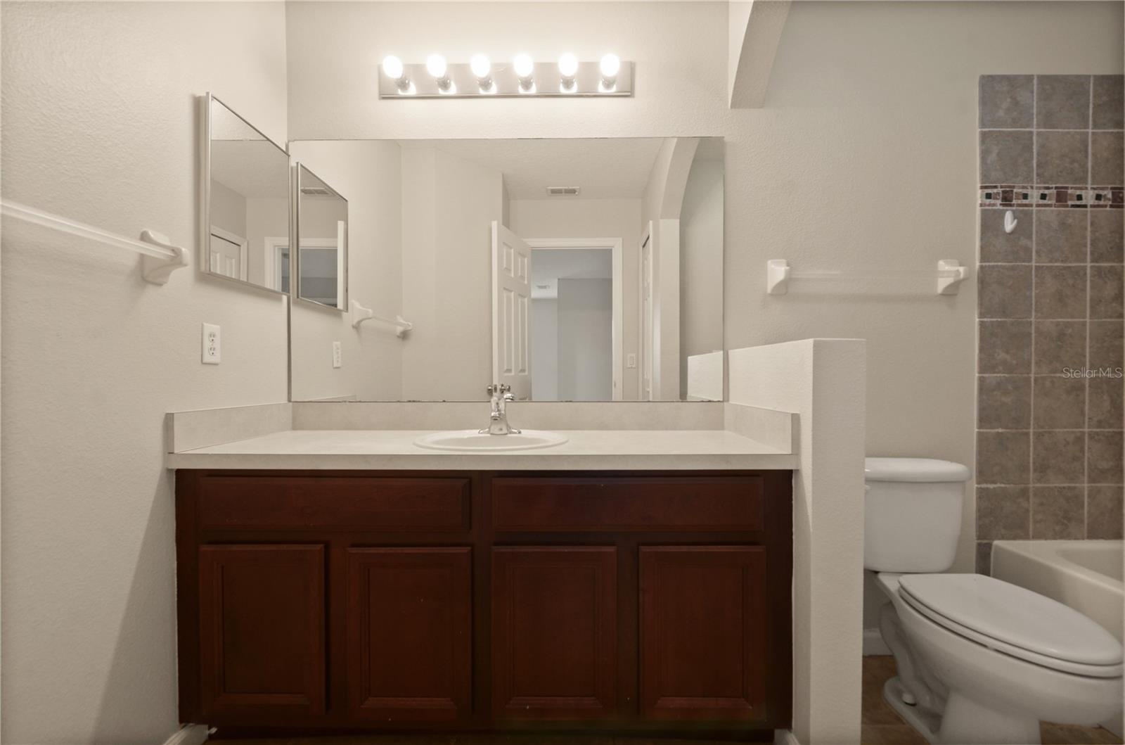 889 PARK GROVE CT, ORLANDO, FL, 32828