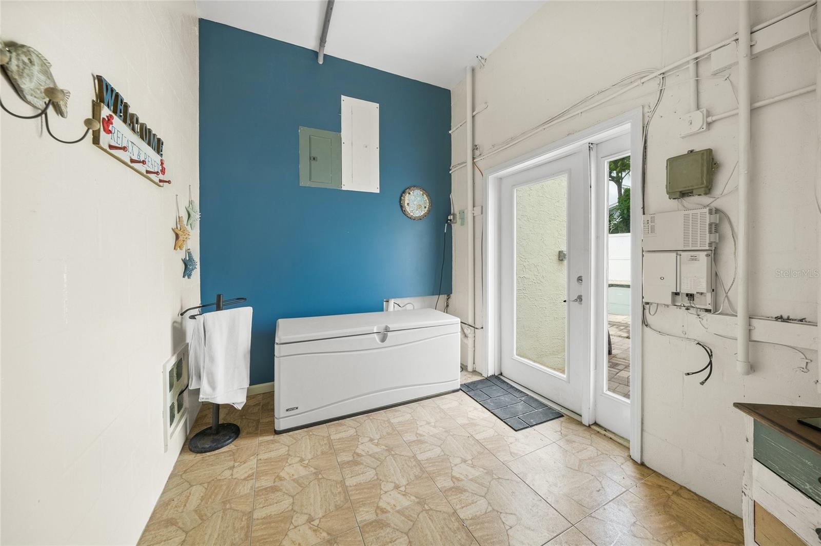 100 COLUMBUS BLVD, SARASOTA, FL, 34242