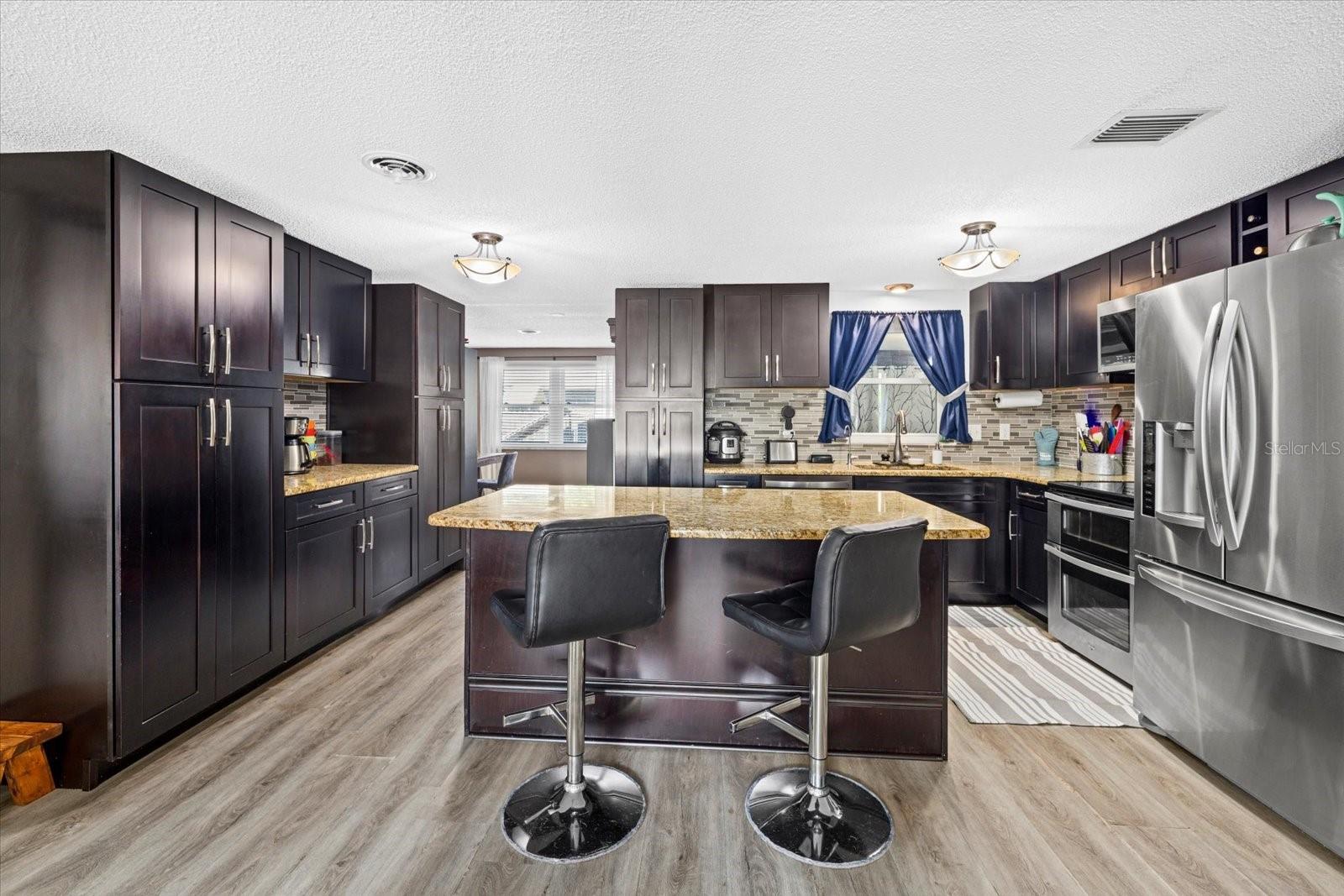 3220 VALENCIA RD, VENICE, FL, 34293