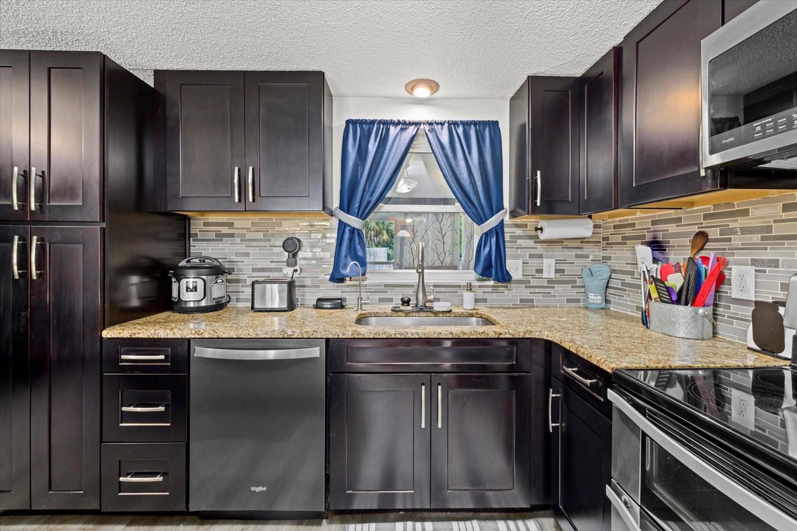 3220 VALENCIA RD, VENICE, FL, 34293