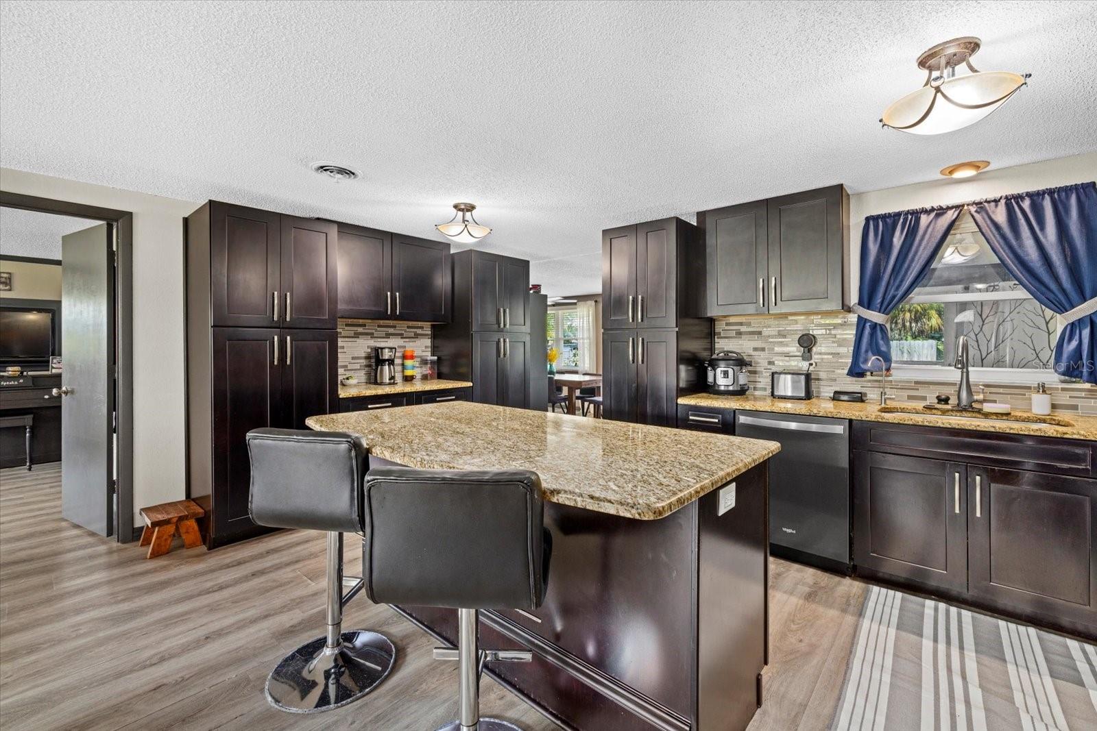 3220 VALENCIA RD, VENICE, FL, 34293