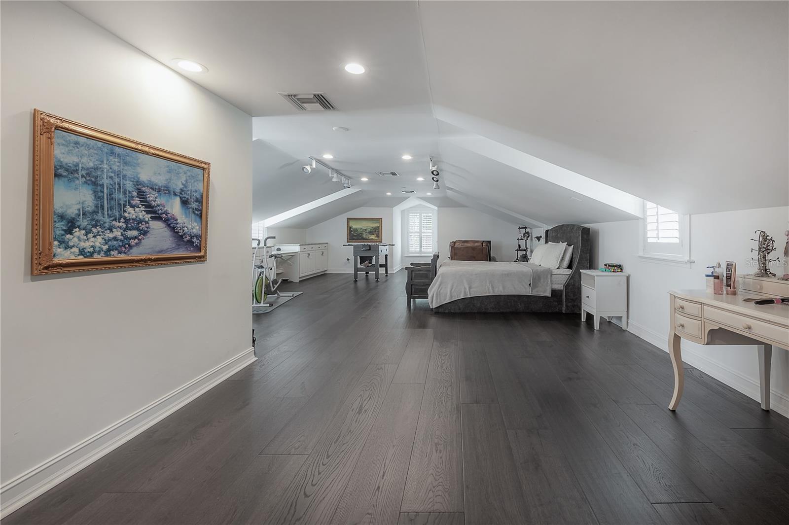 5105 W NEPTUNE WAY, TAMPA, FL, 33609