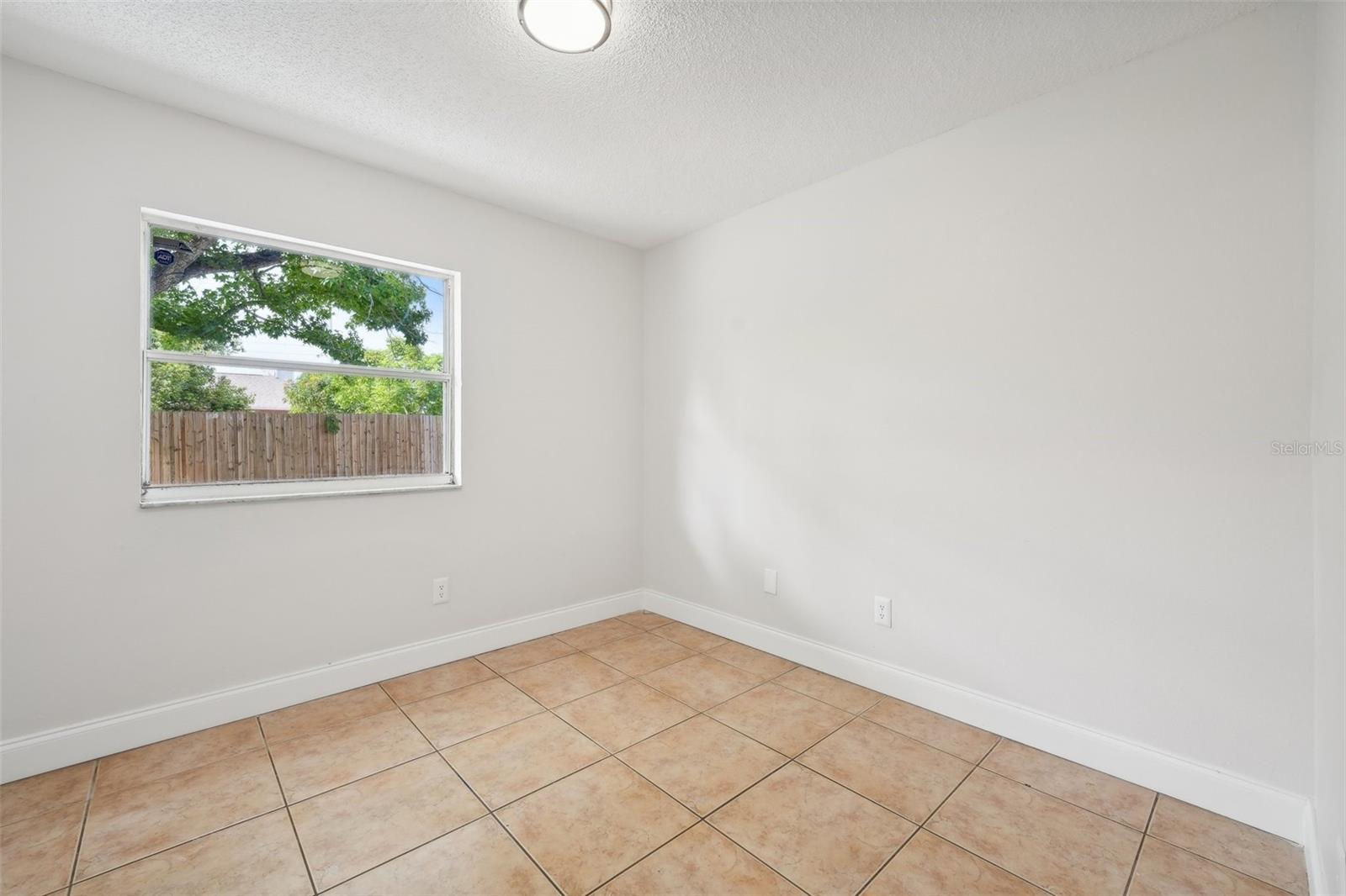 572 GALLOWAY AVE, DELTONA, FL, 32725