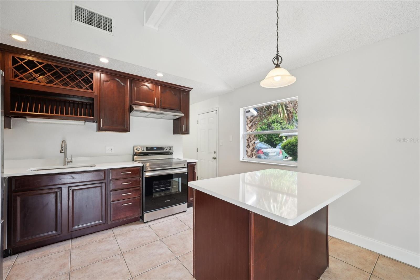 572 GALLOWAY AVE, DELTONA, FL, 32725