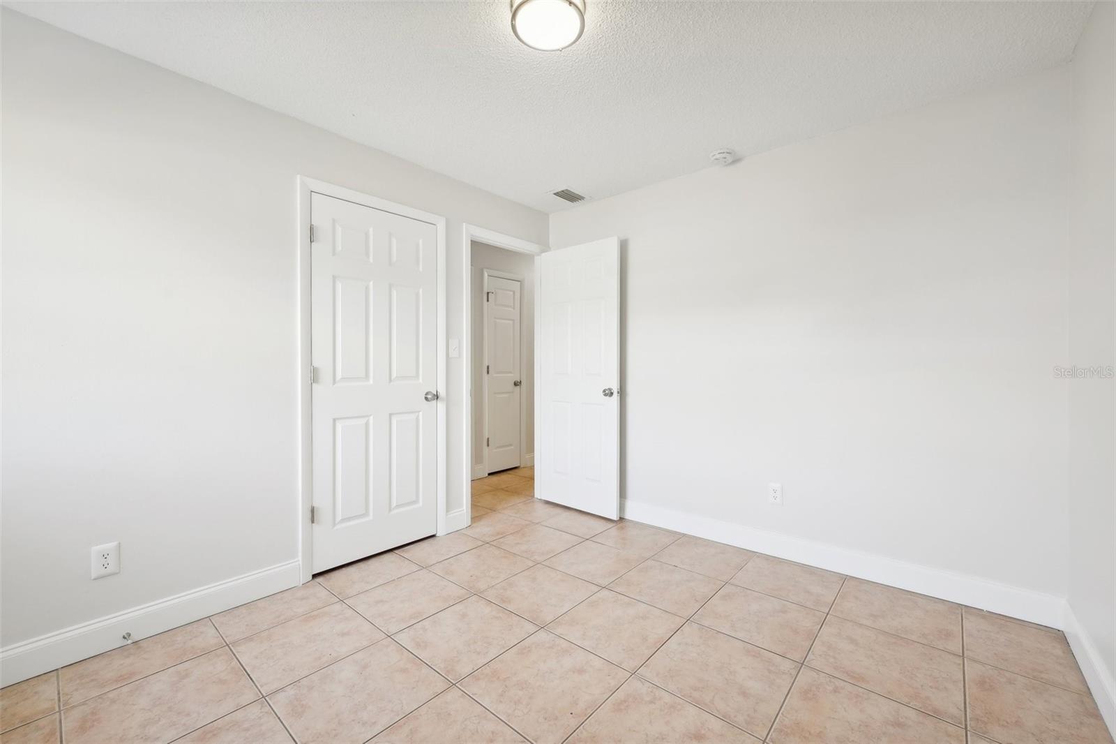 572 GALLOWAY AVE, DELTONA, FL, 32725