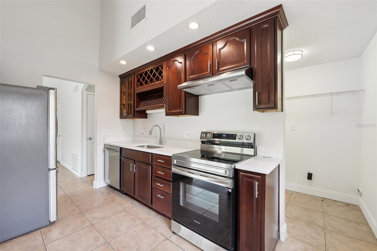 572 GALLOWAY AVE, DELTONA, FL, 32725