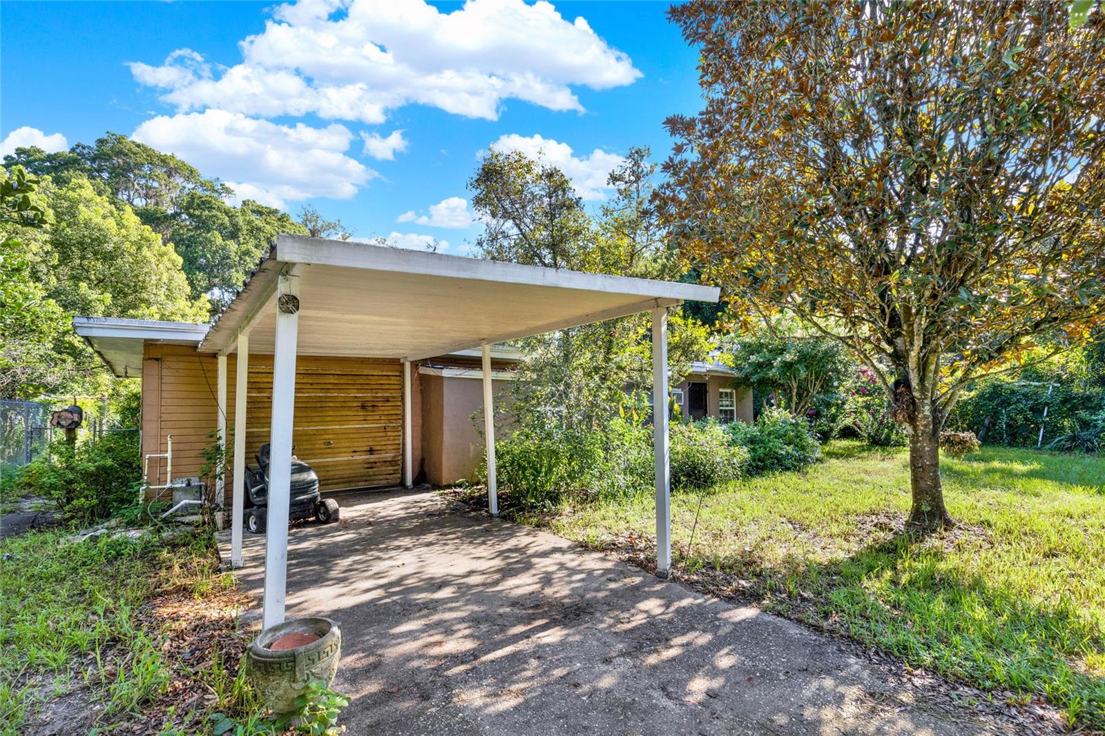20621 SE HIGHWAY 42, UMATILLA, FL, 32784