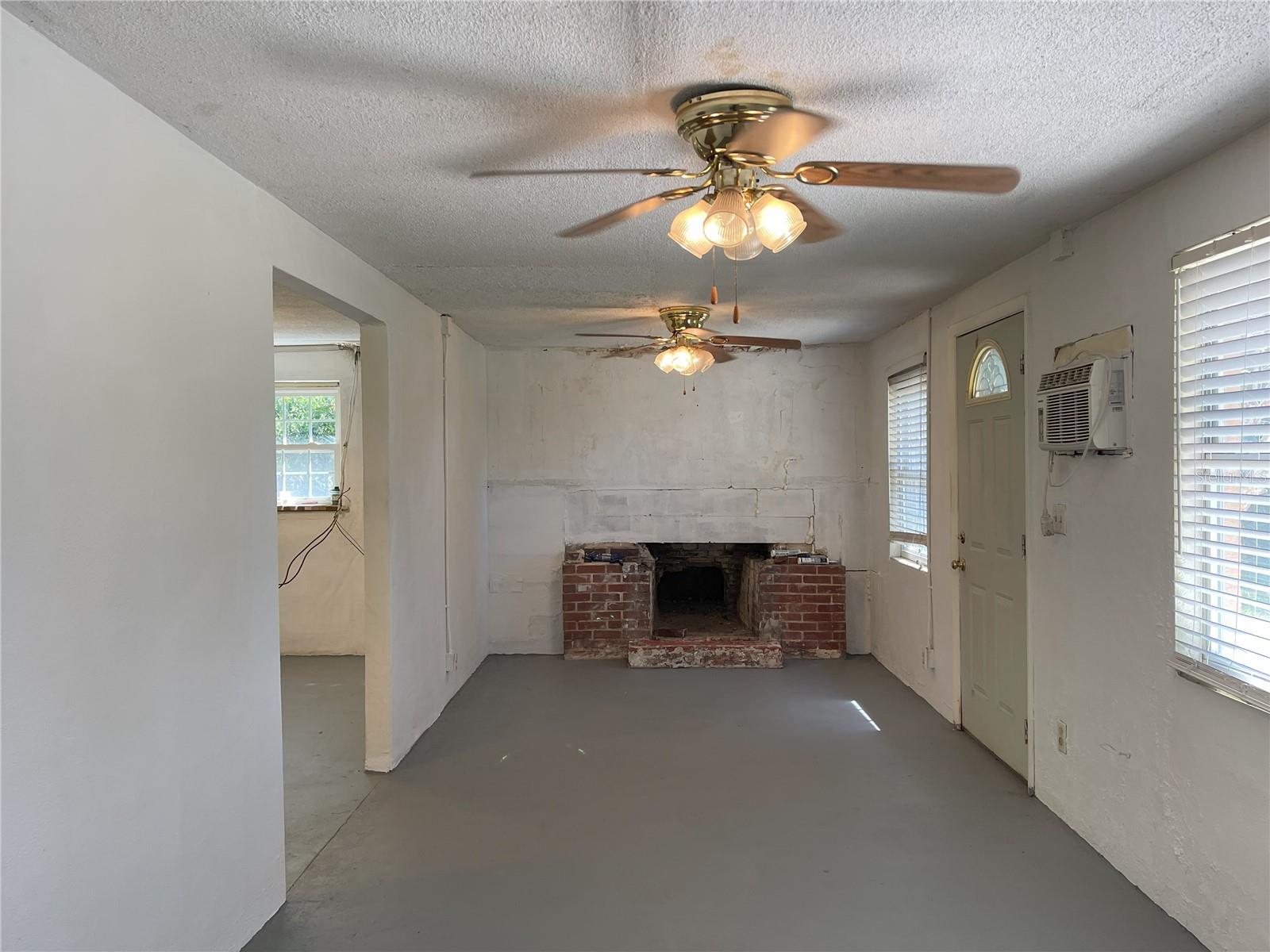 20621 SE HIGHWAY 42, UMATILLA, FL, 32784
