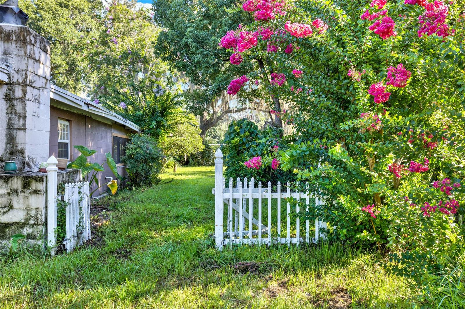 20621 SE HIGHWAY 42, UMATILLA, FL, 32784