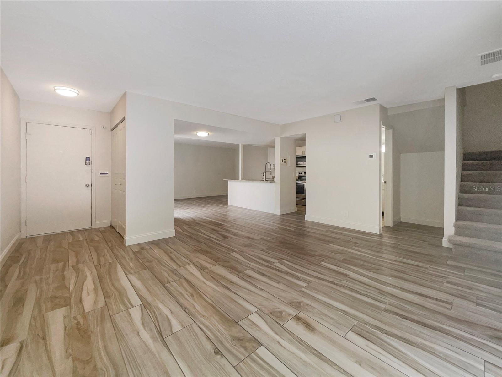 1052 LONGFELLOW CIR, SARASOTA, FL, 34243