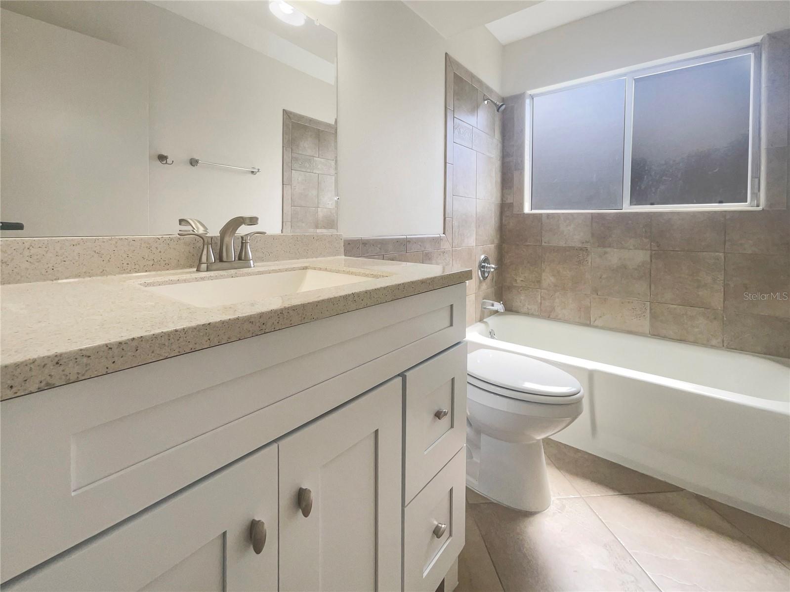 1052 LONGFELLOW CIR, SARASOTA, FL, 34243