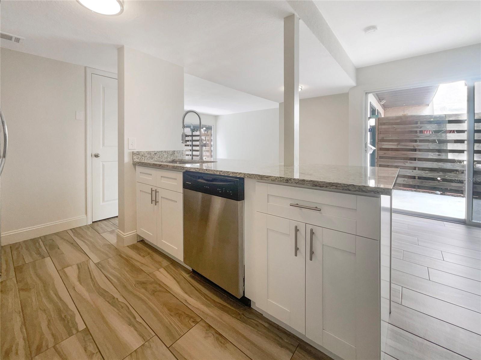 1052 LONGFELLOW CIR, SARASOTA, FL, 34243