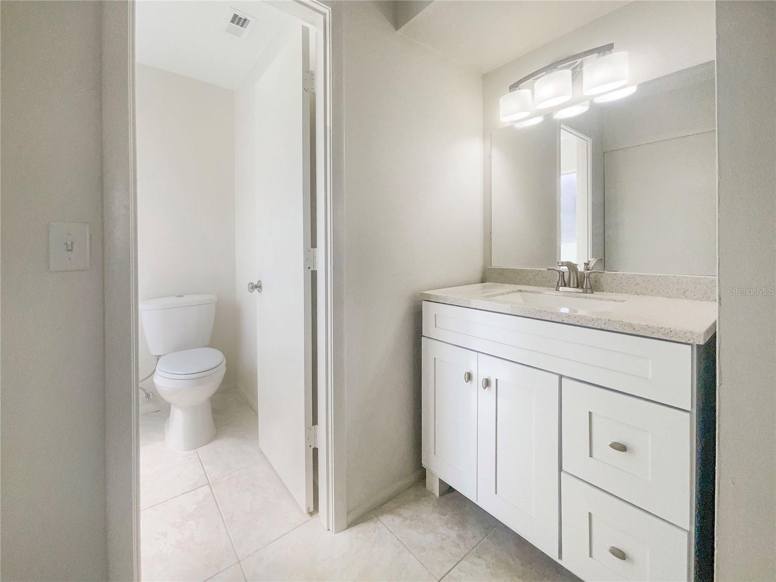 1052 LONGFELLOW CIR, SARASOTA, FL, 34243