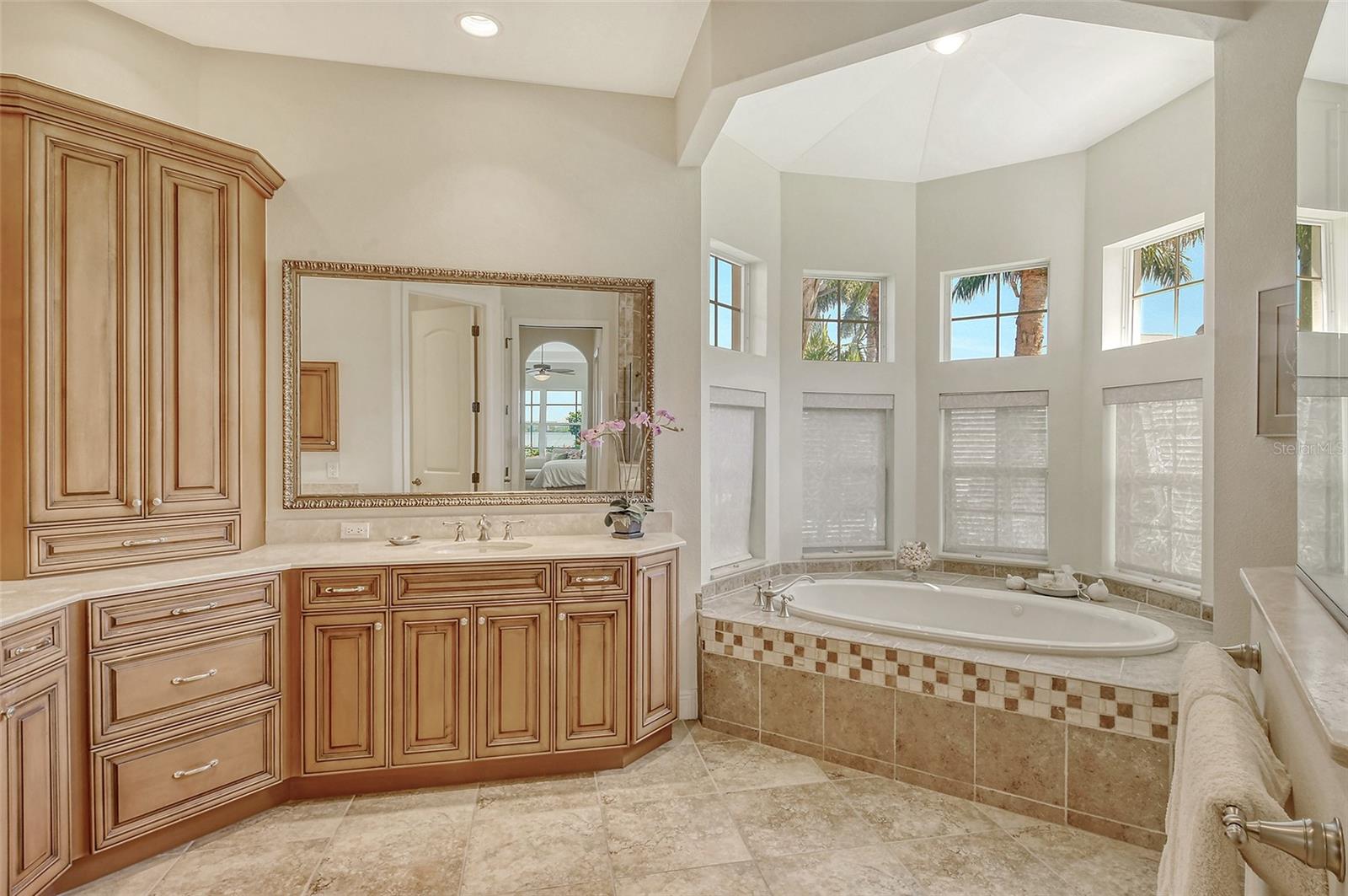 811 RIVIERA DUNES WAY, PALMETTO, FL, 34221